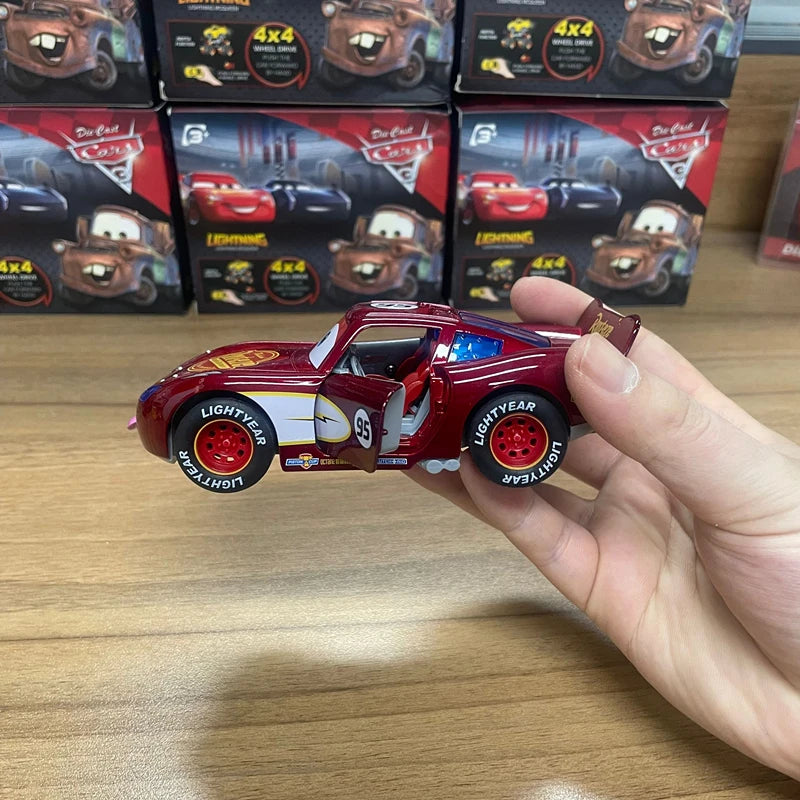 Disney Cars 3™ Lightning Mcqueen With Lights Inertial Pull-Back Car